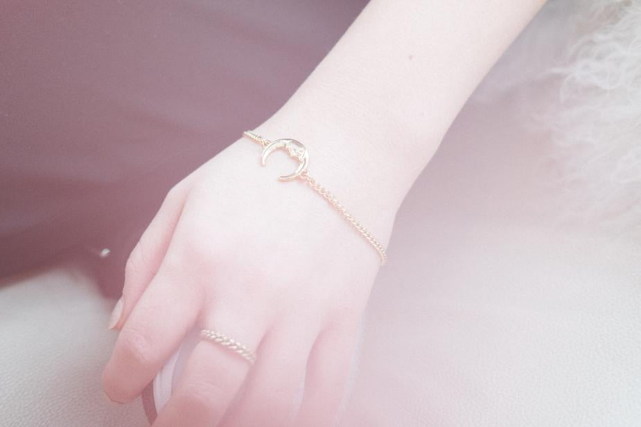 Mond-Charme-Armband